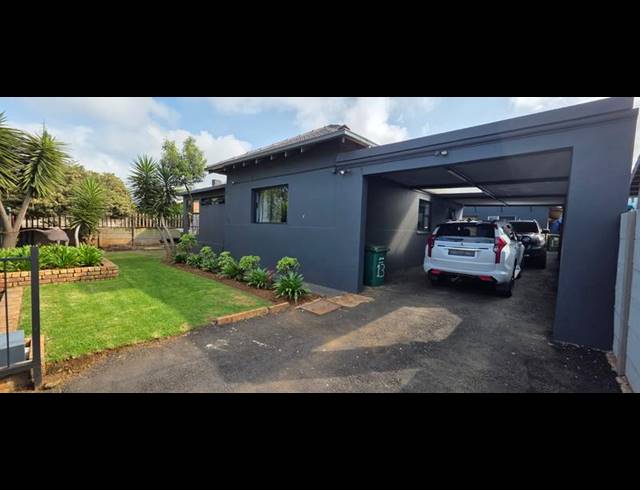 5 BEDROOM HOUSE FOR SALE IN FLORENTIA